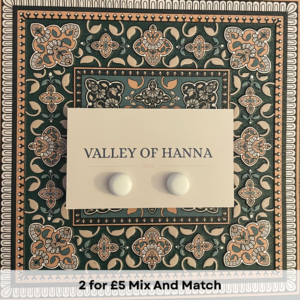 White Scarf Magnet - Image 4