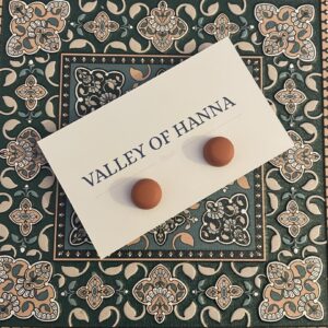 Berry Scarf Magnet - Image 1